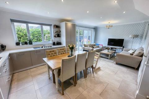 4 Oaks Close, Prestwich, Manchester, M25 3ER