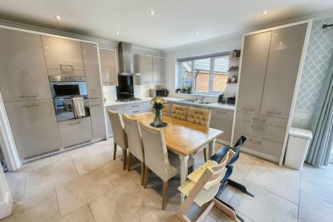 4 Oaks Close, Prestwich, Manchester, M25 3ER