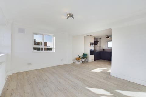 3 bedroom flat to rent, Southmead Road, London,SW19