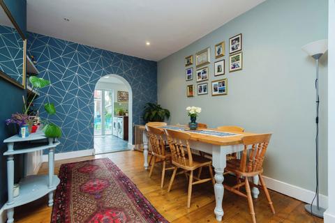 10 Bridgewood Road, Worcester Park, KT4 8XP