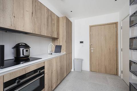 Studio to rent, Georgette Apartments, Silk District, Whitechapel, London, E1