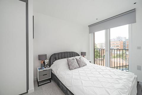 Studio to rent, Georgette Apartments, Silk District, Whitechapel, London, E1