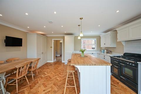 4 bedroom semi-detached house for sale, Southampton Road, Fareham