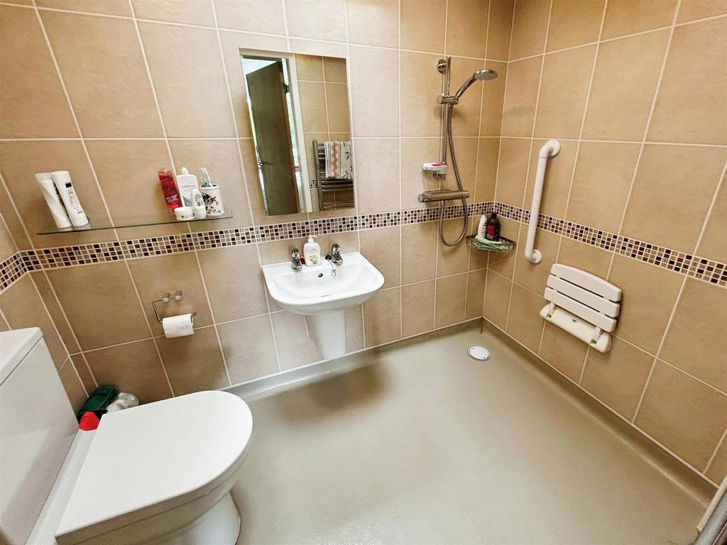 Wet Room/ En Suite