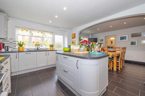 4 bedroom detached house for sale, Station Road, Teynham, ME9