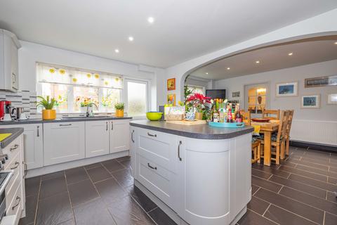 4 bedroom detached house for sale, Station Road, Sittingbourne, ME9