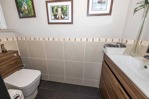 4 bedroom detached house for sale, Station Road, Teynham, Sittingbourne, Kent, ME9
