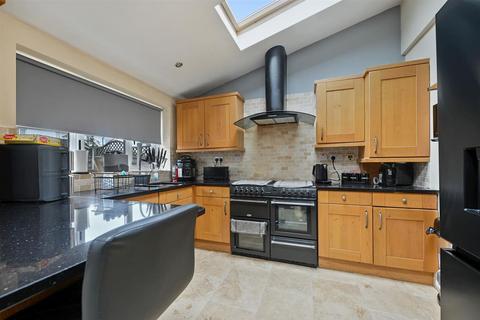 4 bedroom semi-detached house for sale, Clemence Road, Dagenham, Essex