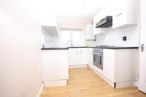 2 bedroom flat to rent, Portland Road, Dorking, Surrey. RH4 1EW