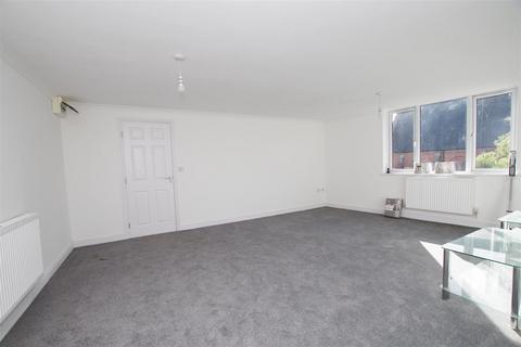 2 bedroom flat to rent, Clarence Street, Swindon SN1