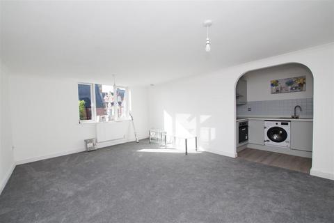 2 bedroom flat to rent, Clarence Street, Swindon SN1