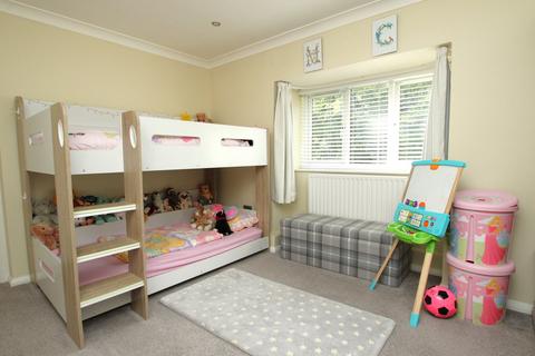 37 Fernhill Close, Poole, BH17 8SQ