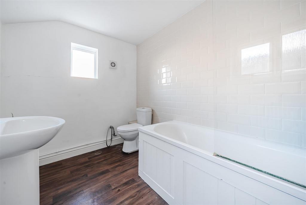 Bathroom h.jpg