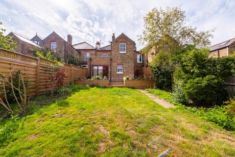 3 bedroom ground floor flat for sale, Idmiston Road, London, SE27