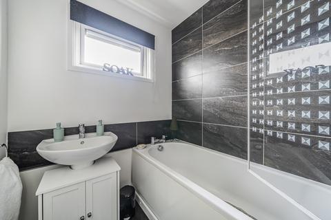 30 Doria Drive, Gravesend, DA12 4HS
