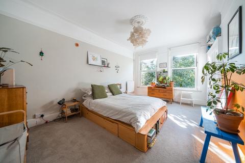 2 bedroom apartment to rent, Bellingham Road London SE6