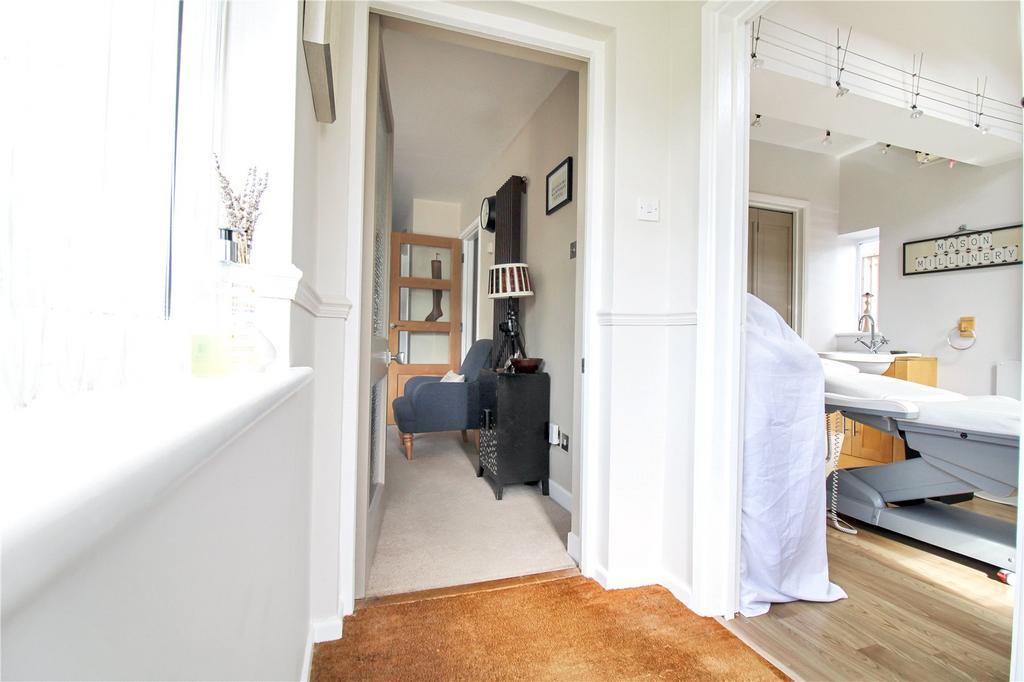 Avonmead, Swindon SN25 3 bed detached house for sale £380,000