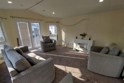 2 bedroom property for sale, Felixstowe Beach, , Walton Avenue IP11