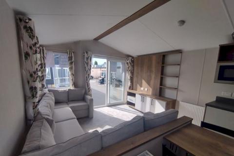 2 bedroom static caravan for sale, Felixstowe Beach, , Walton Avenue IP11