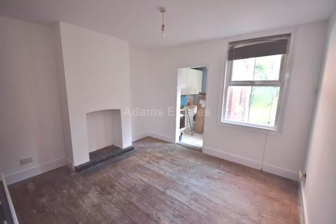 2 bedroom terraced house to rent, York Road, Reading