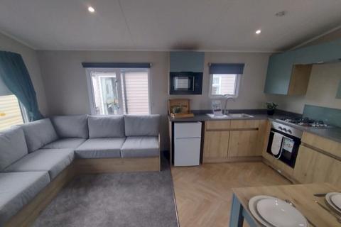 2 bedroom static caravan for sale, Felixstowe Beach, , Walton Avenue IP11