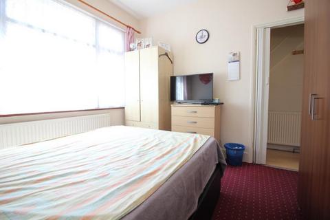 1 bedroom house to rent, Vicarage Farm Road, Hounslow