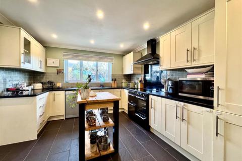 4 bedroom detached house for sale, Y Clawdd, Four Crosses, Llanymynech, SY22 6TX