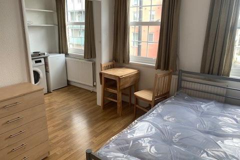 Studio to rent, New Parade, High Street UB7