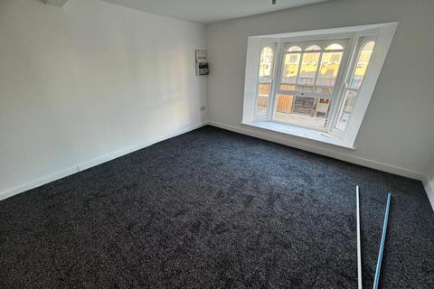 3 bedroom flat to rent, Flat 1, 123 High Street, Brierley Hill, DY5 3AU