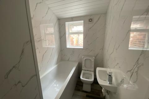 undefined, Flat 1, 123 High Street, Brierley Hill, DY5 3AU