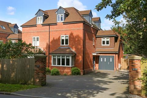 4 bedroom semi-detached house for sale, Tilford Road, Farnham, Surrey, GU9