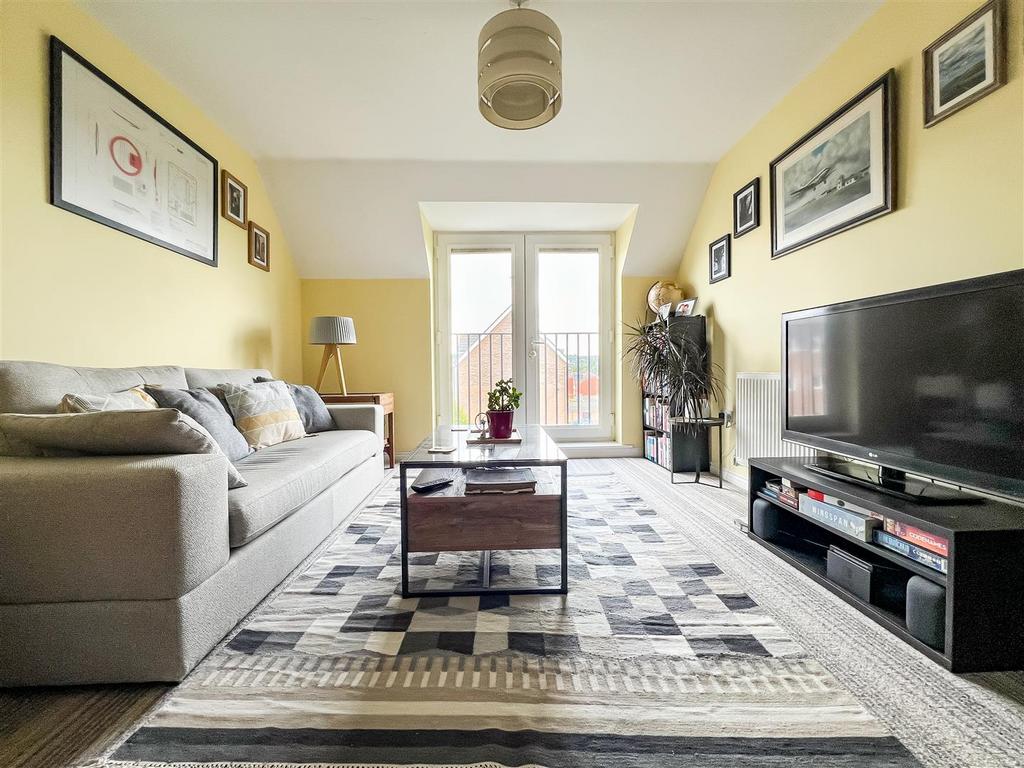 Graduate Court Tudor Crescent, Cosham 2 bed apartment for sale £180,000