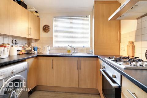 1 bedroom flat for sale, Queen Annes Drive, WESTCLIFF-ON-SEA