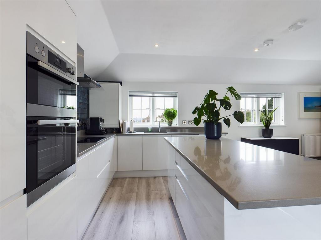 Kitchen Area.jpg