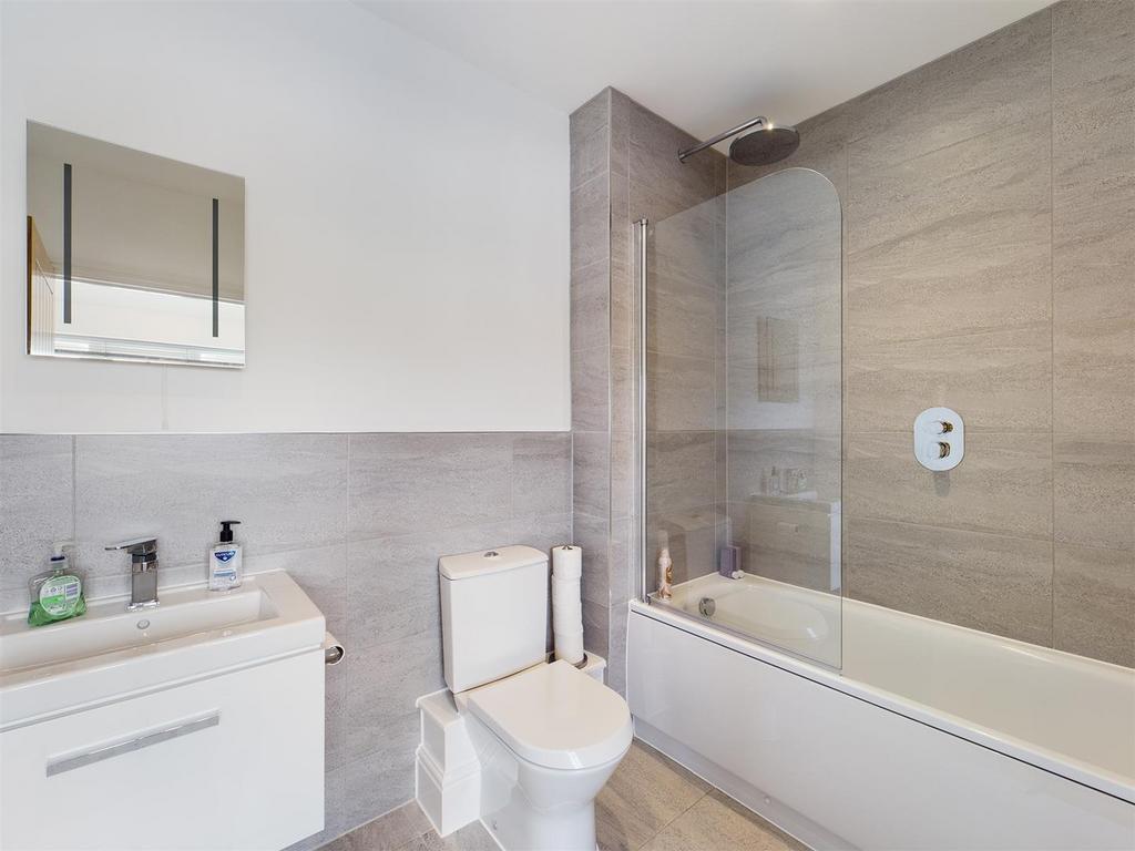 Family Bathroom.jpg