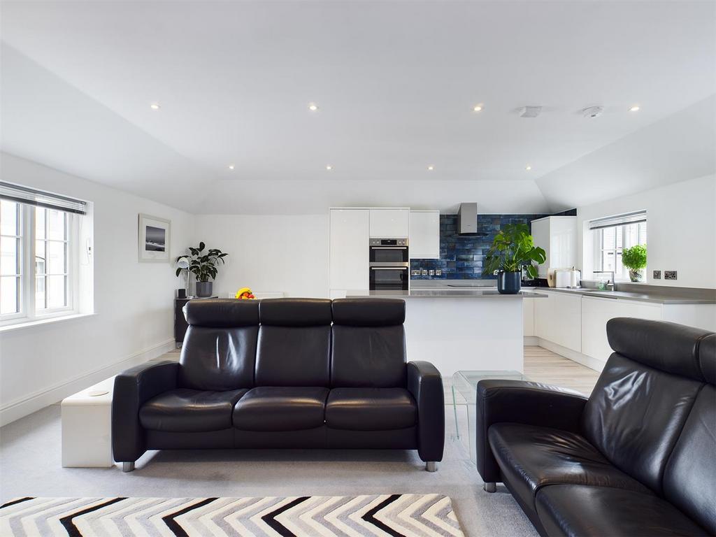 Lounge to Kitchen.jpg