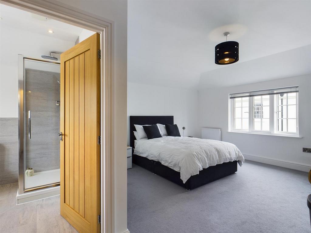 Master Bedroom.jpg