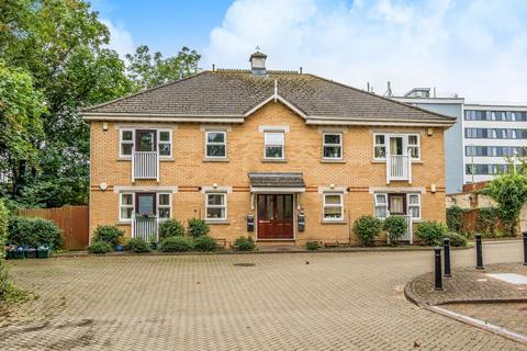 5 Meadside Close, Beckenham, BR3 1EP