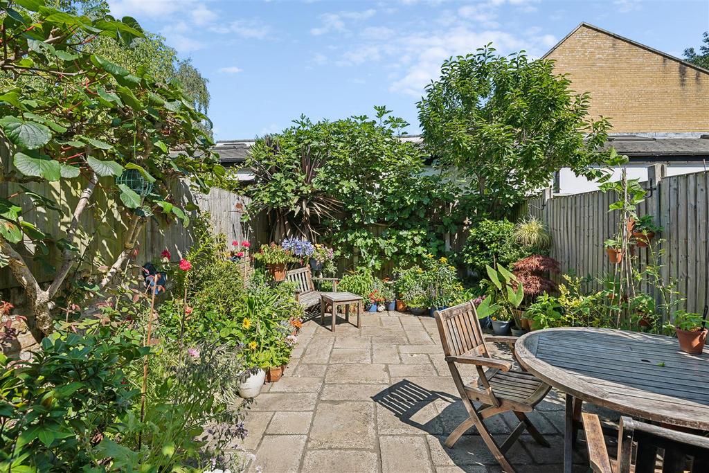Fishers Lane, W4 - FOR SALE