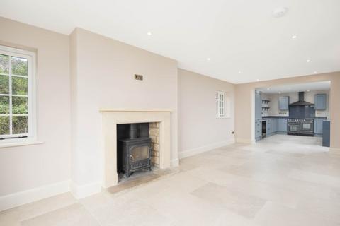 4 bedroom detached house to rent, Bledington Road, Stow On The Wold