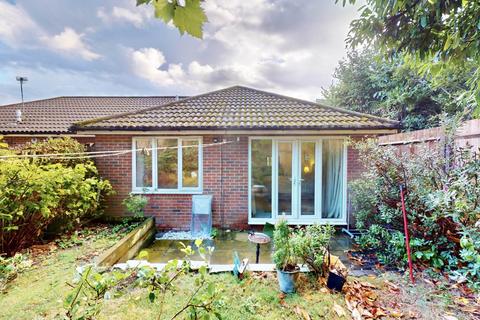 2 bedroom bungalow for sale, Aylmer Road, London N2