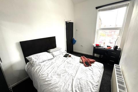 81 Ash Grove, Wavertree, Liverpool, L15 1ES