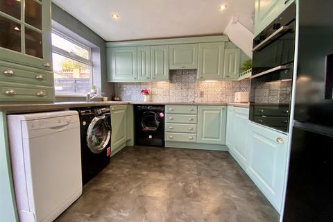 27 Ladysmith Drive, Ashton-under-lyne, OL6 9DL