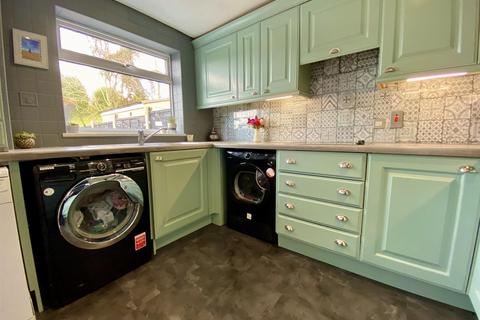 27 Ladysmith Drive, Ashton-under-lyne, OL6 9DL