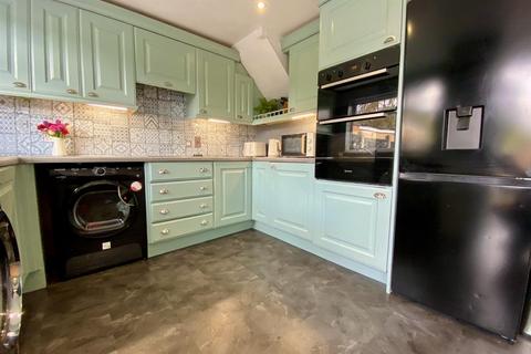 27 Ladysmith Drive, Ashton-under-lyne, OL6 9DL