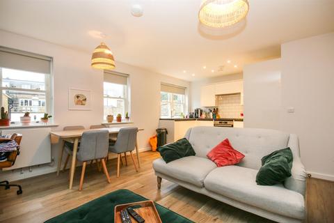 2 bedroom apartment to rent, Moxon Street, Barnet EN5