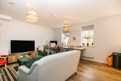 2 bedroom apartment to rent, Moxon Street, Barnet EN5