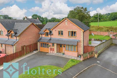 4 bedroom detached house for sale, Church Land, Llanyre