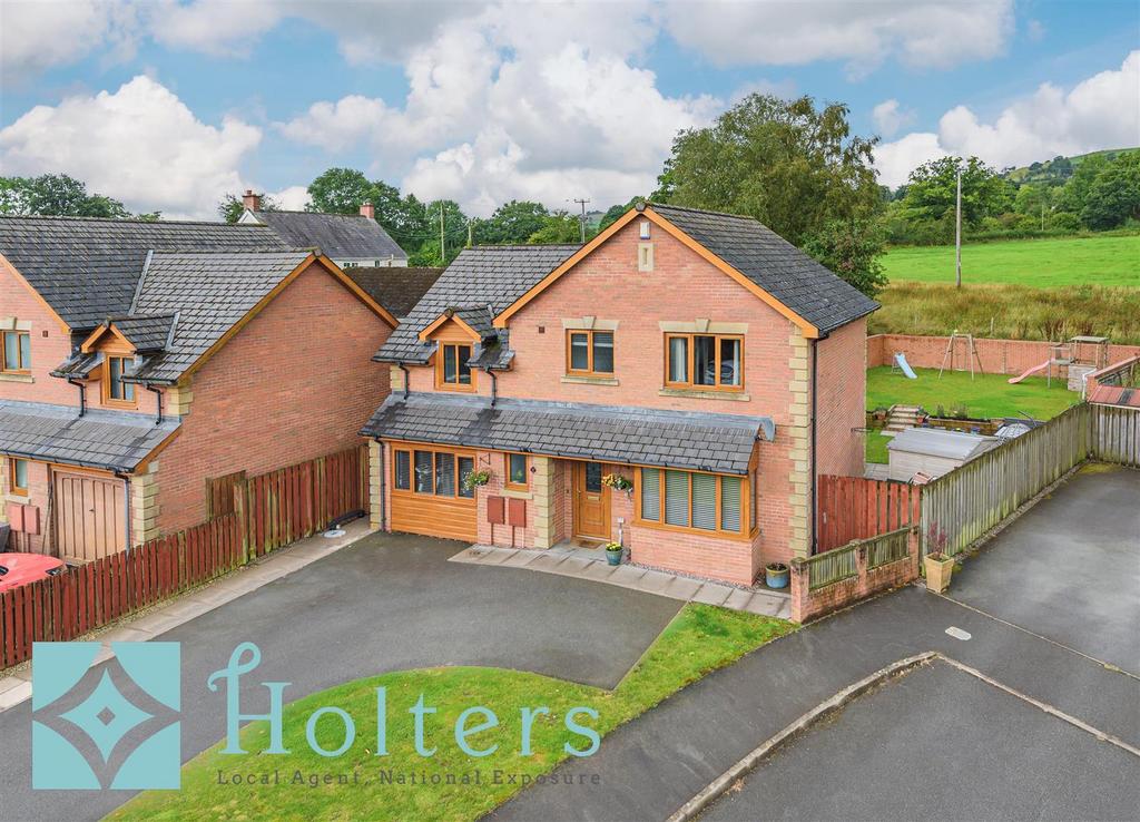 4 Church Land, Llanyre-02.jpg