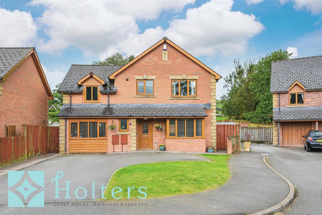 4 Church Land, Llanyre-01.jpg